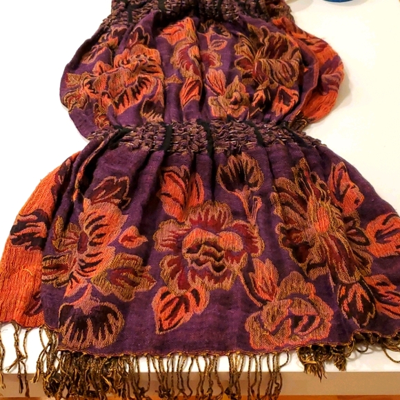 Women's scarf - Picture 1 of 3